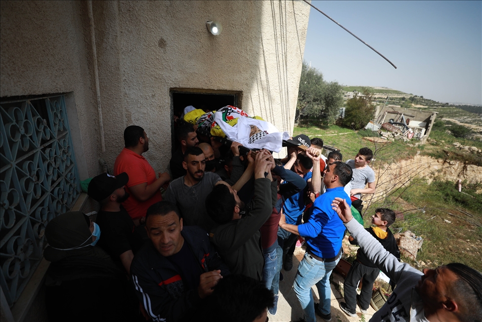 تشييع جثمان فلسطيني قتل برصاص إسرائيلي قرب القدس