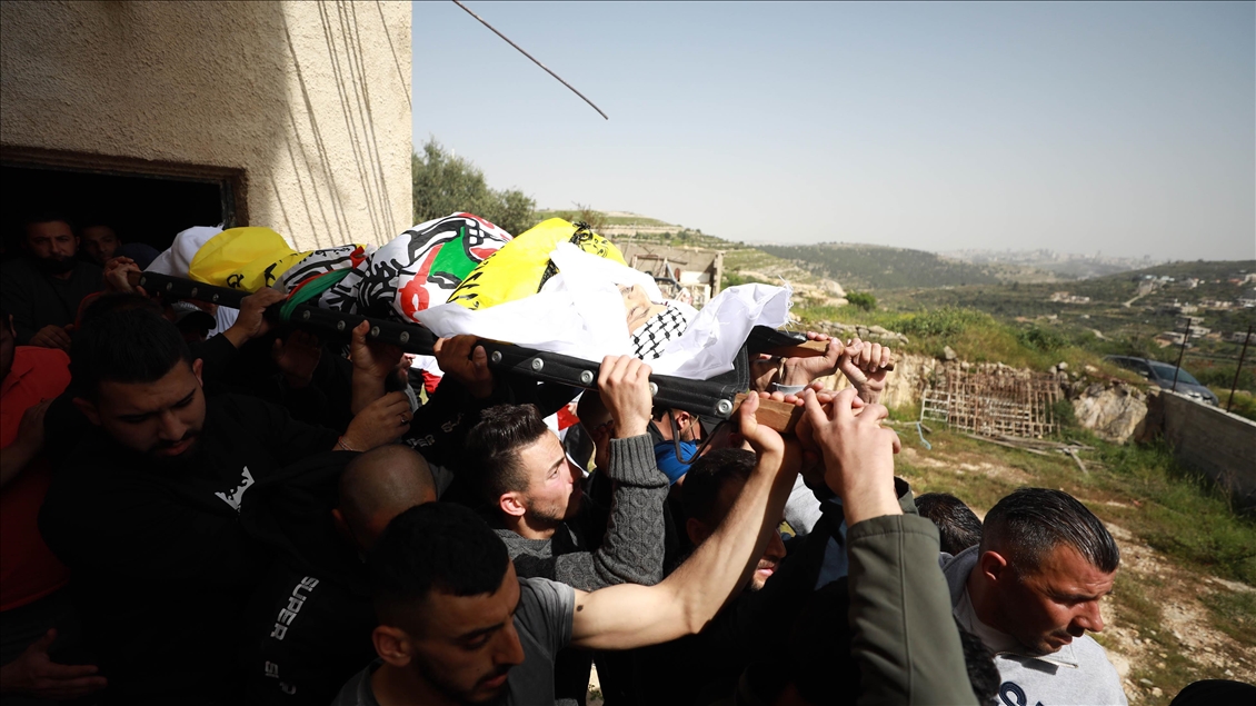 İsrail askerlerinin Kudüs'te şehit ettiği Filistinli Mansur son yolculuğuna uğurlandı