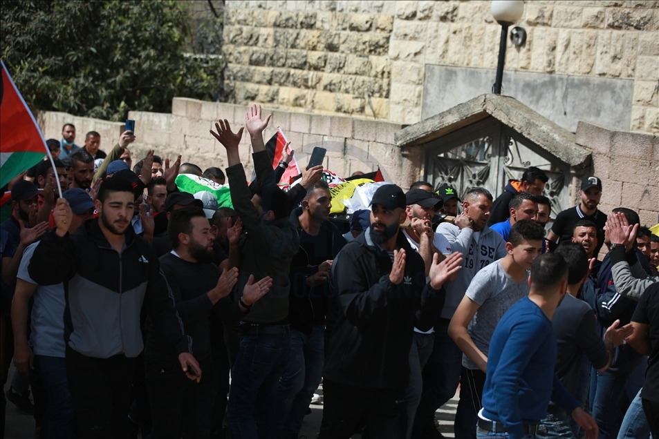 İsrail askerlerinin Kudüs'te şehit ettiği Filistinli Mansur son yolculuğuna uğurlandı