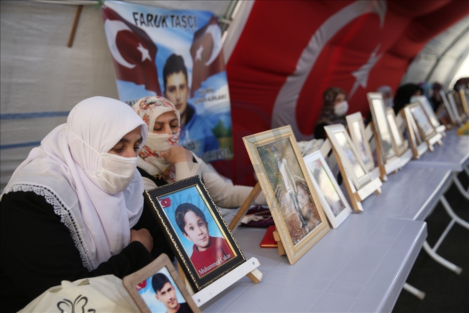 Dayikên Diyarbekirê bibiryar in ku ewladên xwe ji nav lepên terorê xelas bikin
