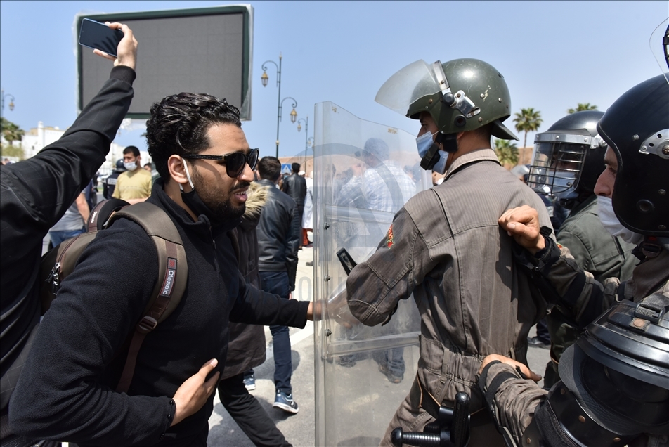 Fas'ta sözleşmeli öğretmenlerin gösterisine yapılan polis müdahalesinde yaralanma ve gözaltılar yaşandı