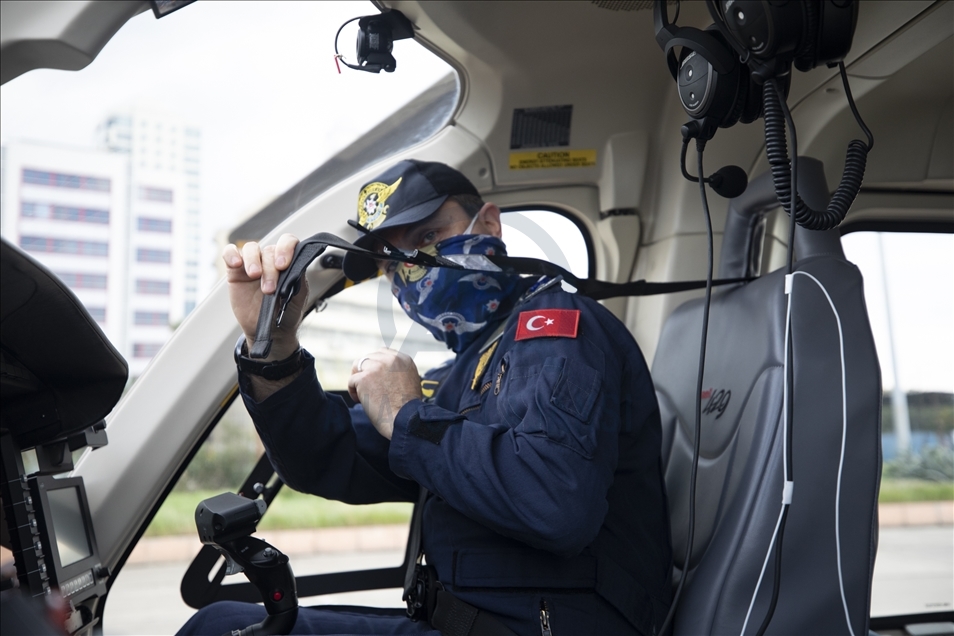 İzmir Emniyet Müdürlüğü helikopter ekibi, suç ve suçluyla mücadelede başarıyla görev yapıyor