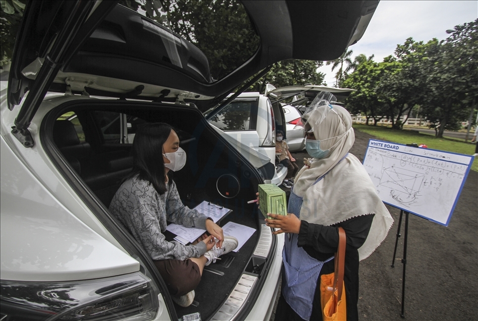 Sekolah "drive in" jadi alternatif belajar di tengah pandemi