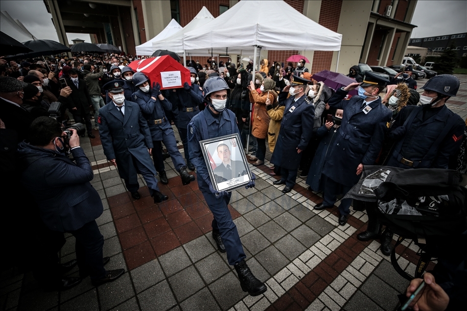 Zeytin Dalı Harekat bölgesindeki saldırıda şehit olan uzman çavuş Çakır'ın cenazesi Bursa'da toprağa verildi