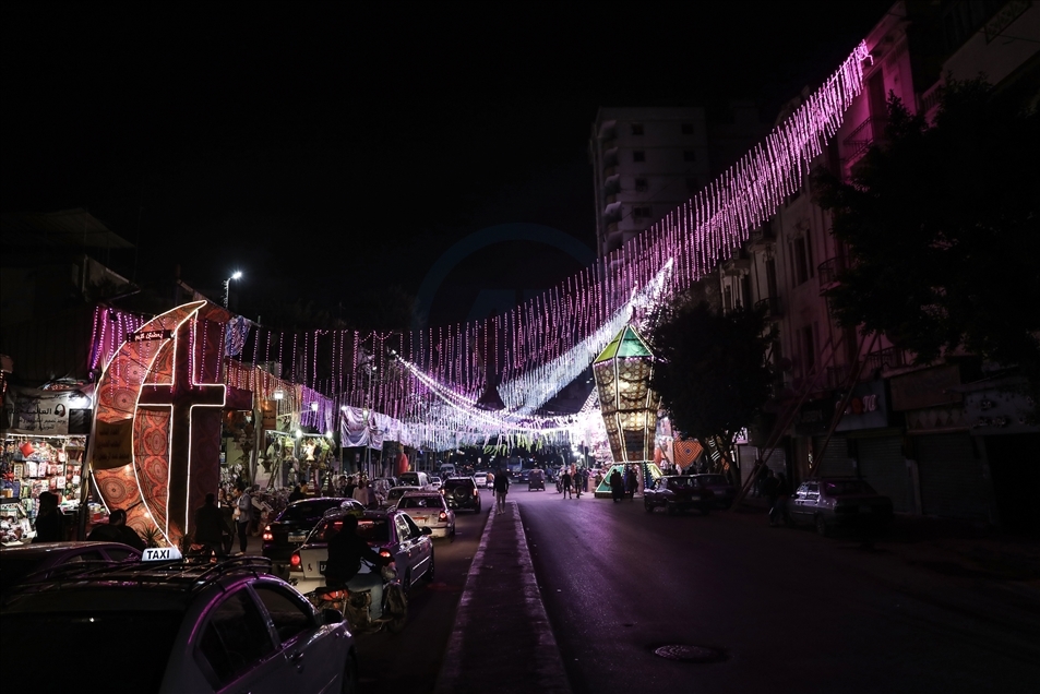 رغم الغلاء والوباء.. فوانيس رمضان تضيء قلب القاهرة