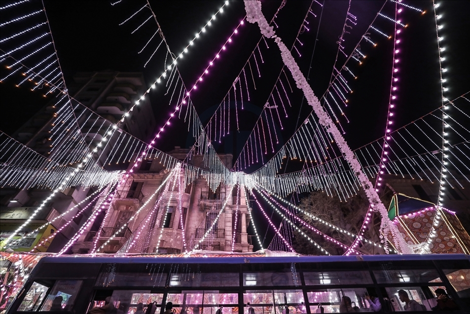 رغم الغلاء والوباء.. فوانيس رمضان تضيء قلب القاهرة