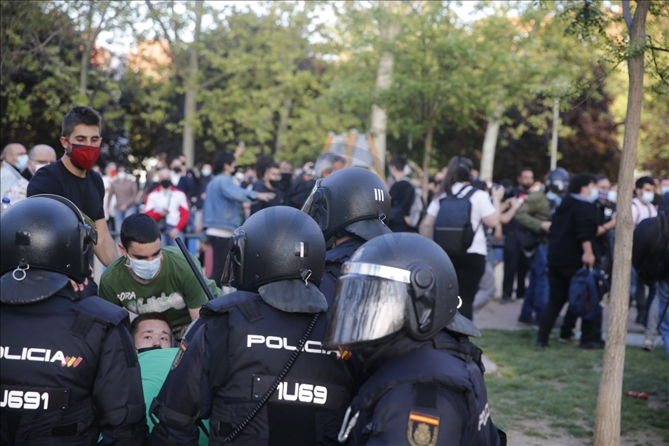 İspanya'da aşırı solun protesto ettiği aşırı sağcı Vox partisinin mitingi olaylı geçti