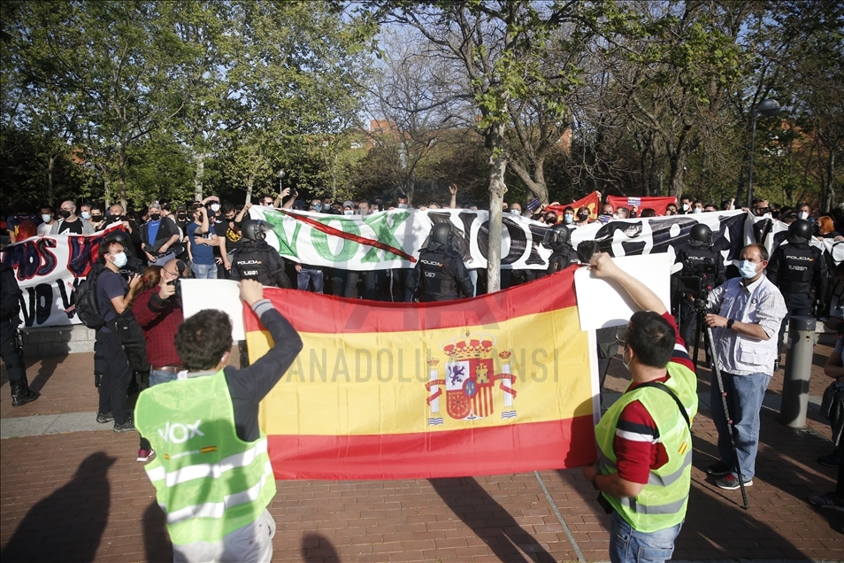 İspanya'da aşırı solun protesto ettiği aşırı sağcı Vox partisinin mitingi olaylı geçti