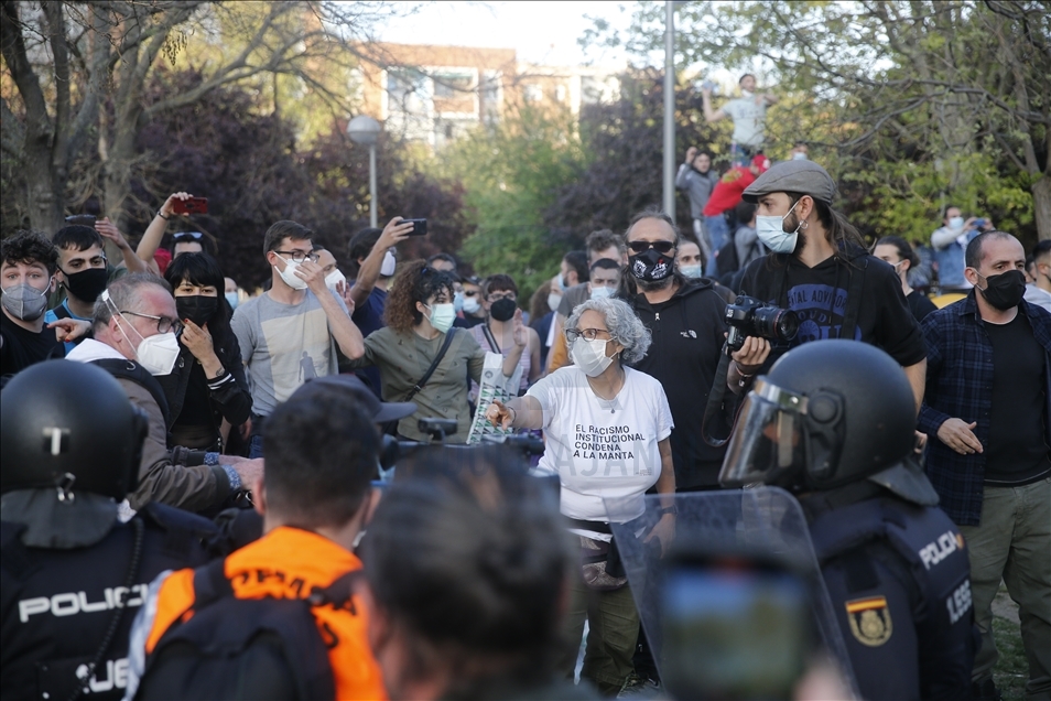 İspanya'da aşırı solun protesto ettiği aşırı sağcı Vox partisinin mitingi olaylı geçti
