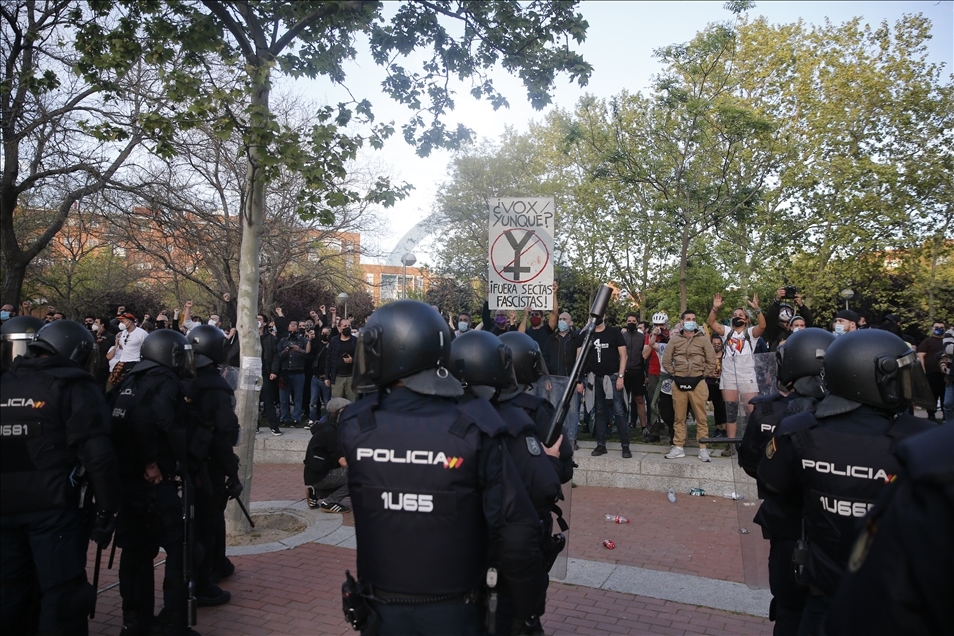 İspanya'da aşırı solun protesto ettiği aşırı sağcı Vox partisinin mitingi olaylı geçti