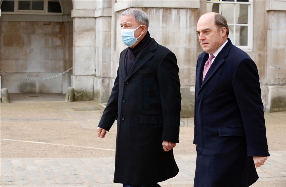 وزير الدفاع التركي يلتقي نظيره البريطاني في لندن