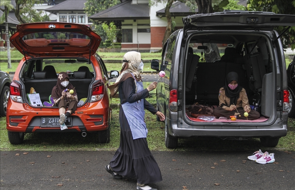 Sekolah "drive in" jadi alternatif belajar di tengah pandemi