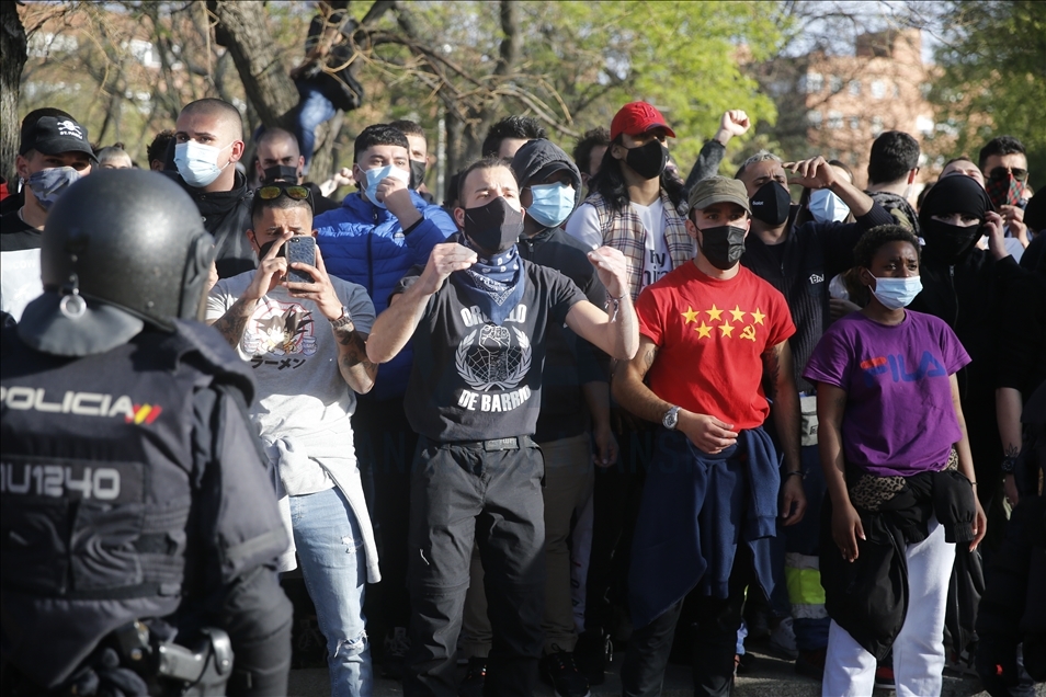 İspanya'da aşırı solun protesto ettiği aşırı sağcı Vox partisinin mitingi olaylı geçti