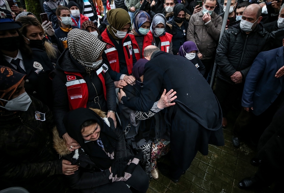 Zeytin Dalı Harekat bölgesindeki saldırıda şehit olan uzman çavuş Çakır'ın cenazesi Bursa'da toprağa verildi