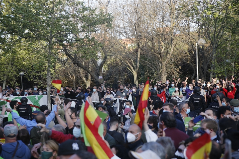 İspanya'da aşırı solun protesto ettiği aşırı sağcı Vox partisinin mitingi olaylı geçti