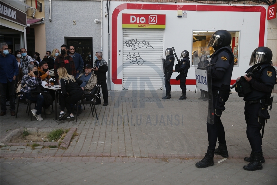 İspanya'da aşırı solun protesto ettiği aşırı sağcı Vox partisinin mitingi olaylı geçti