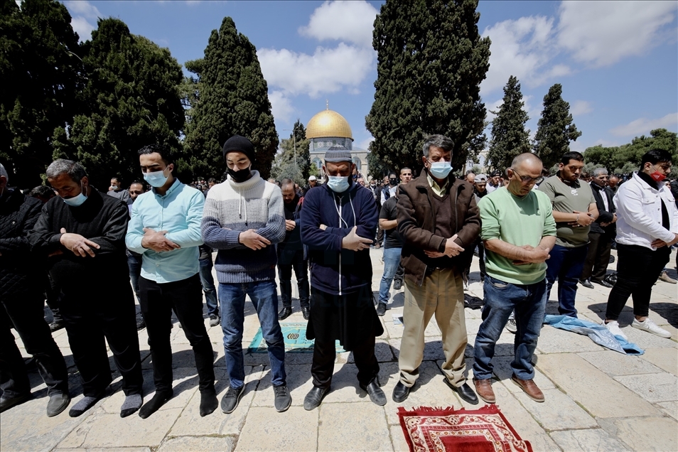 إسرائيل تمنع فلسطينيي الضفة من الصلاة بـ"الأقصى"