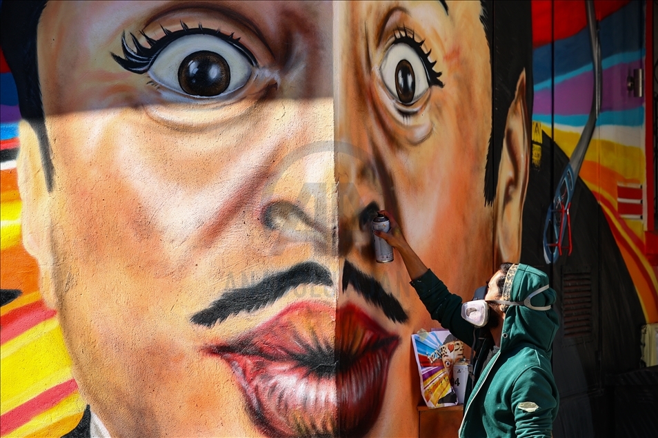 "Izmir loves Dario Moreno" mural completed on 100th birthday of Moreno