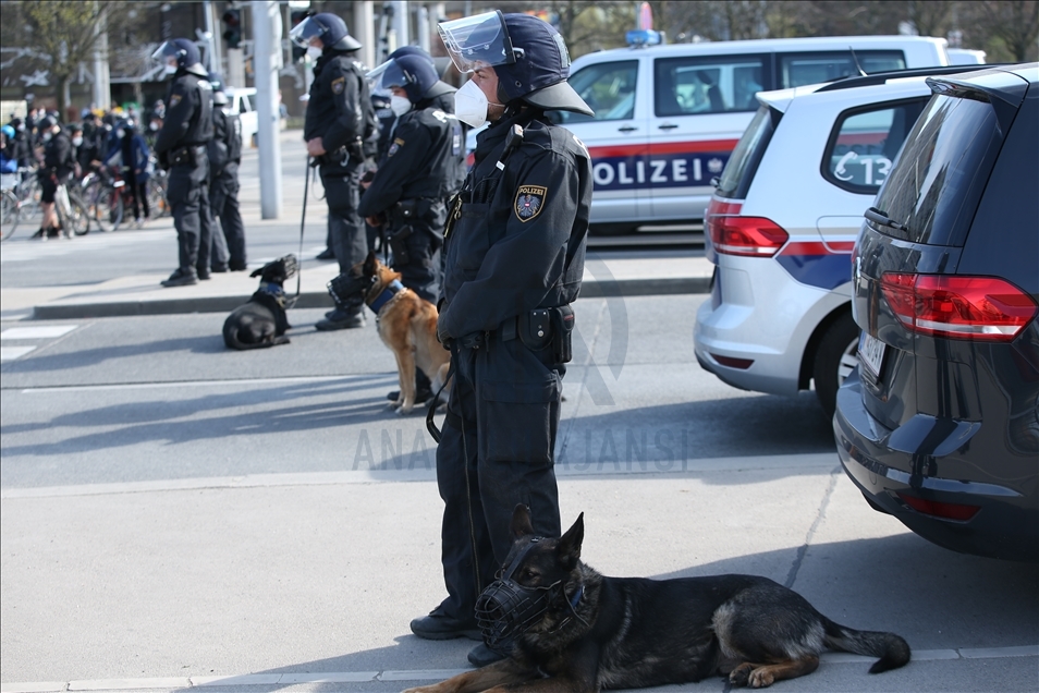 Avusturya’da Kovid-19 önlemleri karşıtları polisle çatıştı
