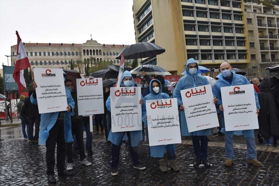 تظاهر عشرات اللبنانيين وسط العاصمة