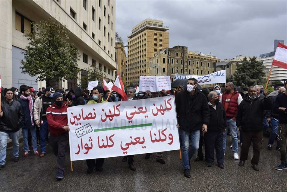 تظاهر عشرات اللبنانيين وسط العاصمة