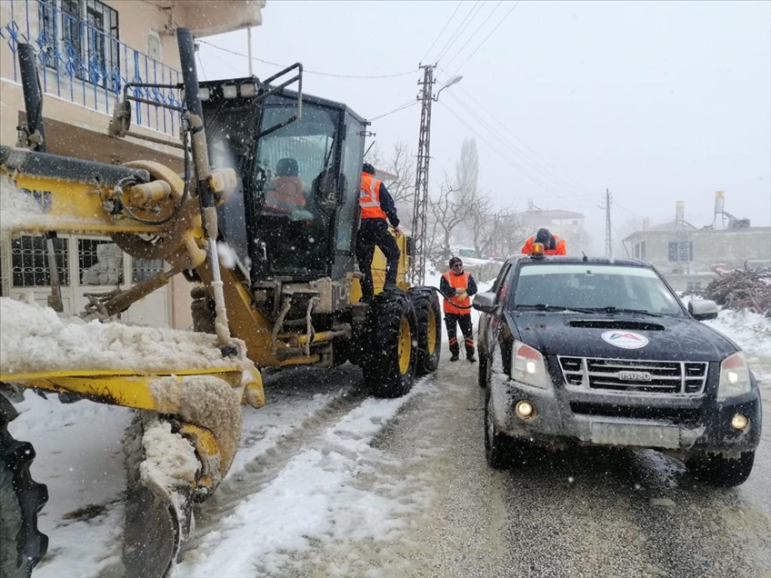 Mersin'in 3 ilçesinde kar nedeniyle mahsur kalan vatandaşlar kurtarıldı