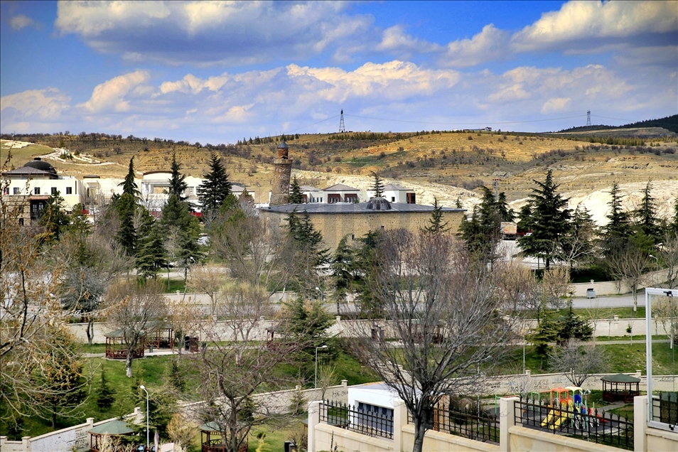 Li Xarpêtê ji ber vîrusa koronayê kuçe û kolan xalî man