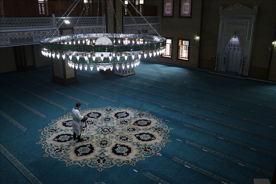 Adana'da camiler ramazana hazırlandı