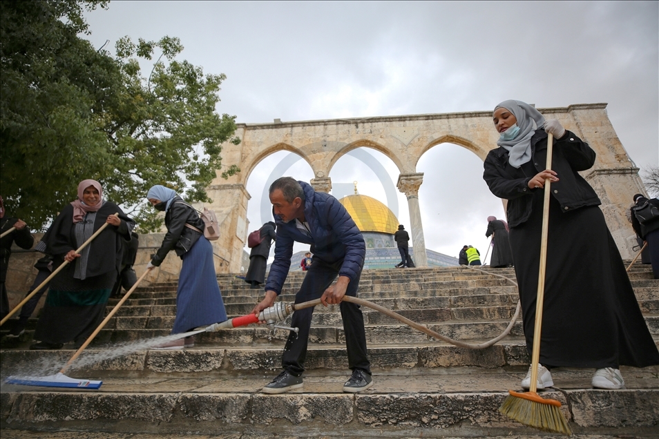 Mesxhid al-Aksa e përgatitur për Ramazan nëpërmjet aktiviteteve vullnetare të palestinezëve