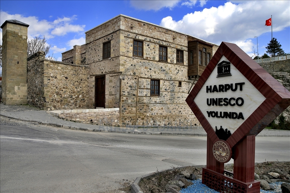 Li Xarpêtê ji ber vîrusa koronayê kuçe û kolan xalî man
