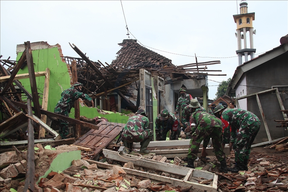 Aftermath of the earthquake  in Malang  Indonesia  Anadolu 