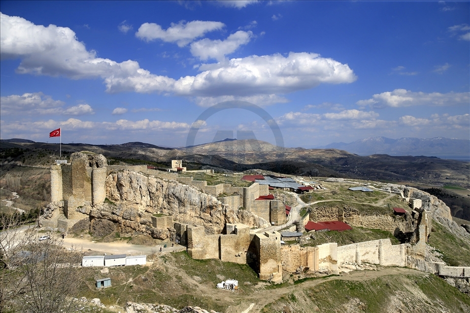 Li Xarpêtê ji ber vîrusa koronayê kuçe û kolan xalî man