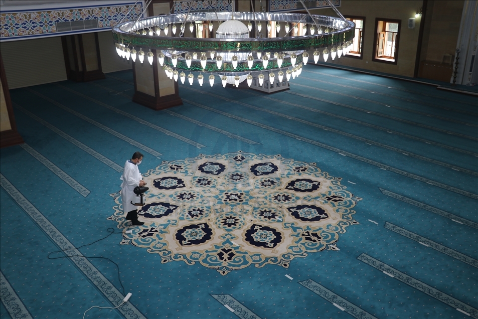 Adana'da camiler ramazana hazırlandı