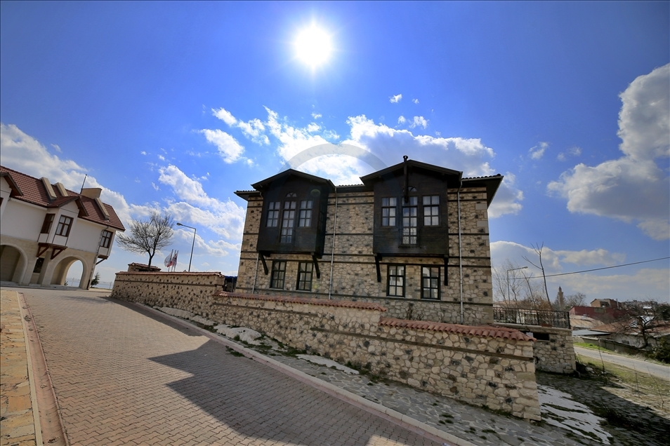 Li Xarpêtê ji ber vîrusa koronayê kuçe û kolan xalî man