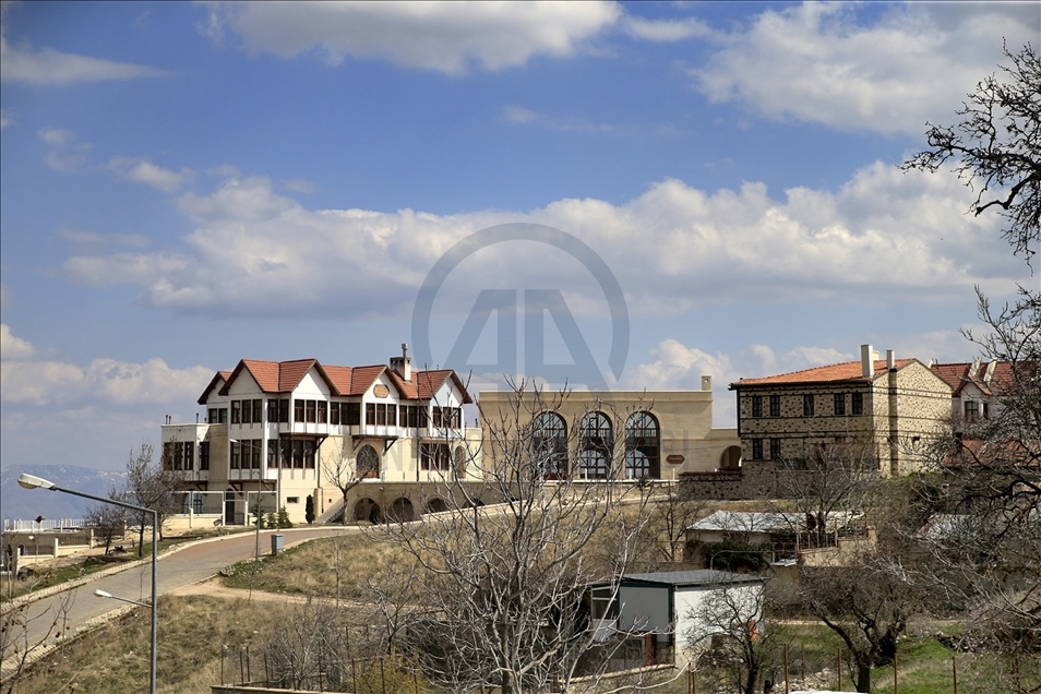 Li Xarpêtê ji ber vîrusa koronayê kuçe û kolan xalî man