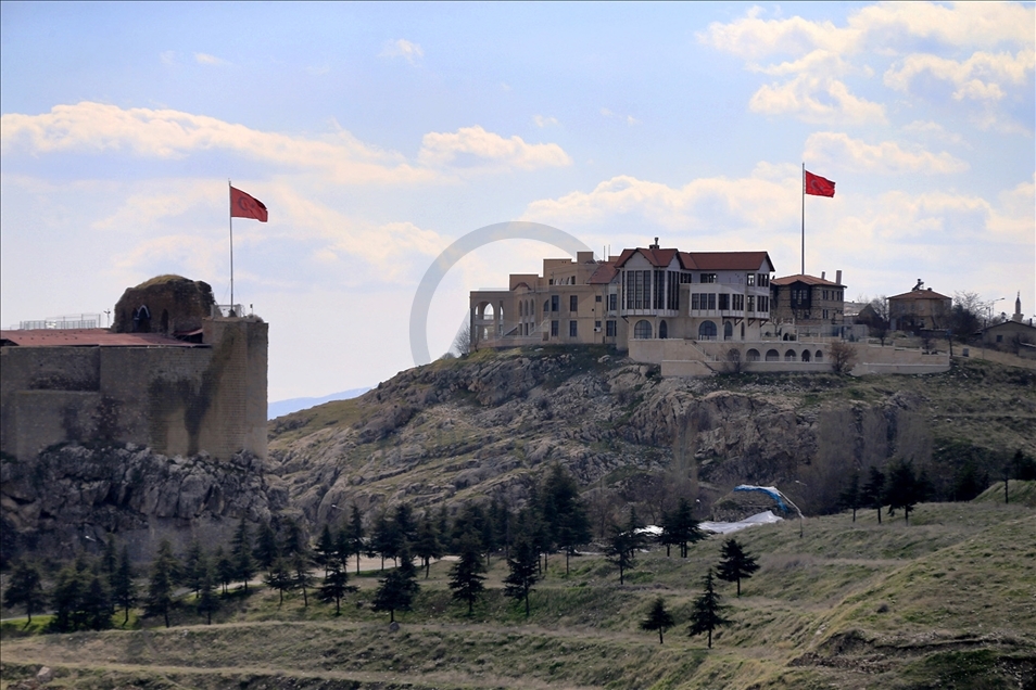 Li Xarpêtê ji ber vîrusa koronayê kuçe û kolan xalî man