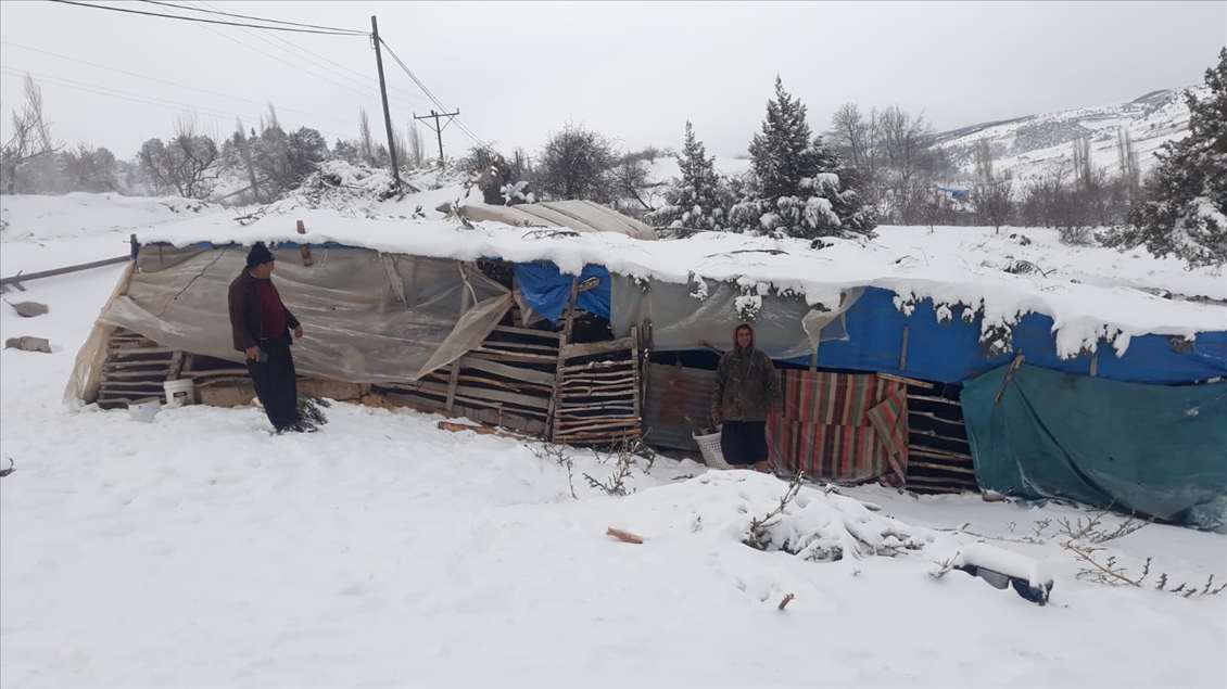 Mersin'in 3 ilçesinde kar nedeniyle mahsur kalan vatandaşlar kurtarıldı