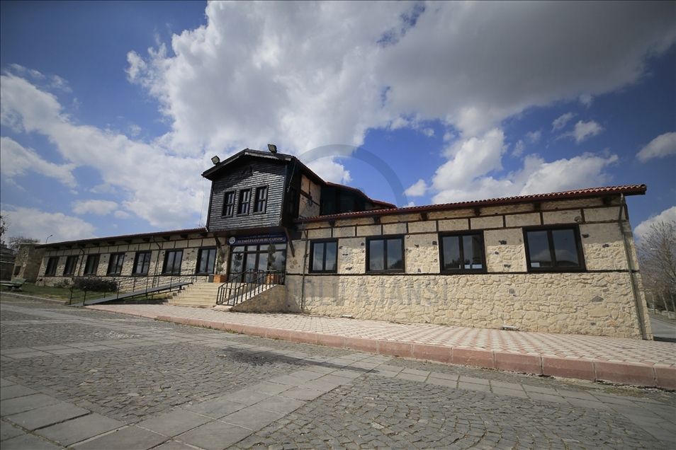 Li Xarpêtê ji ber vîrusa koronayê kuçe û kolan xalî man