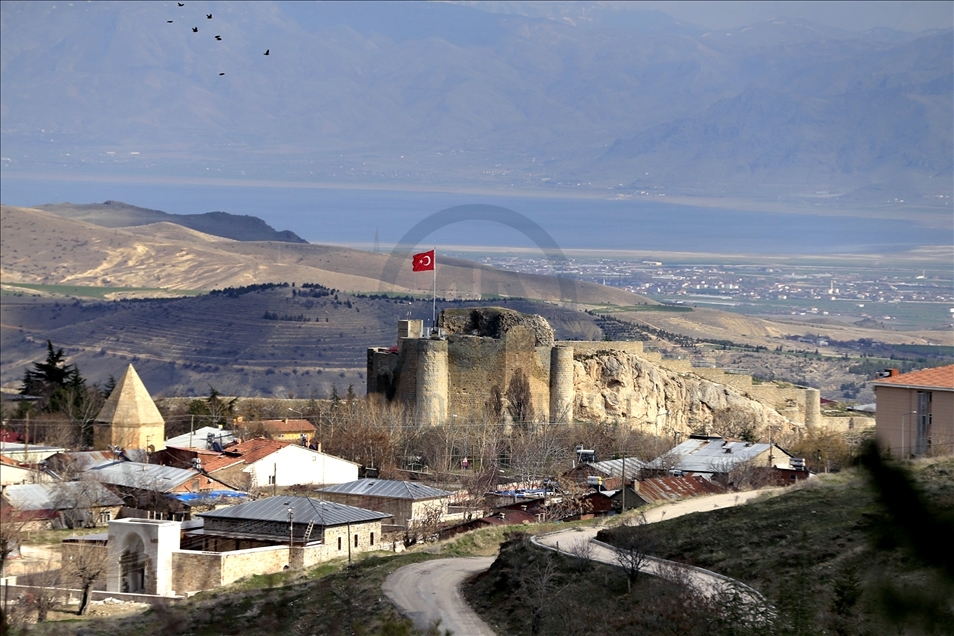 Li Xarpêtê ji ber vîrusa koronayê kuçe û kolan xalî man