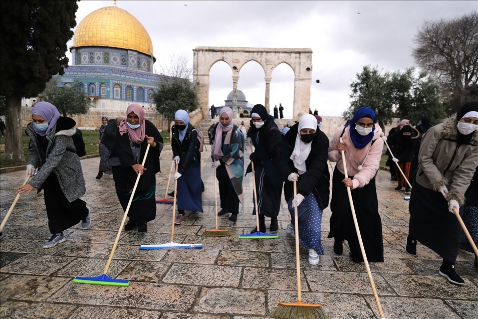 Mesxhid al-Aksa e përgatitur për Ramazan nëpërmjet aktiviteteve vullnetare të palestinezëve