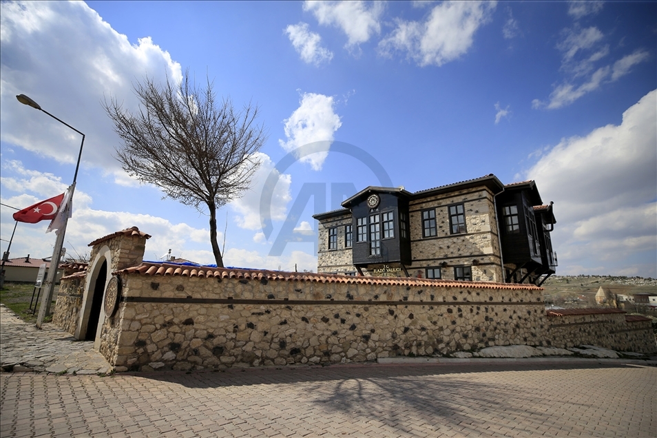 Li Xarpêtê ji ber vîrusa koronayê kuçe û kolan xalî man