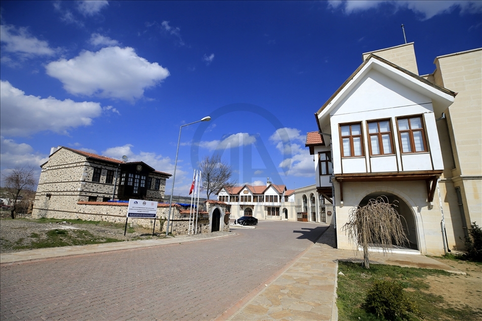 Li Xarpêtê ji ber vîrusa koronayê kuçe û kolan xalî man