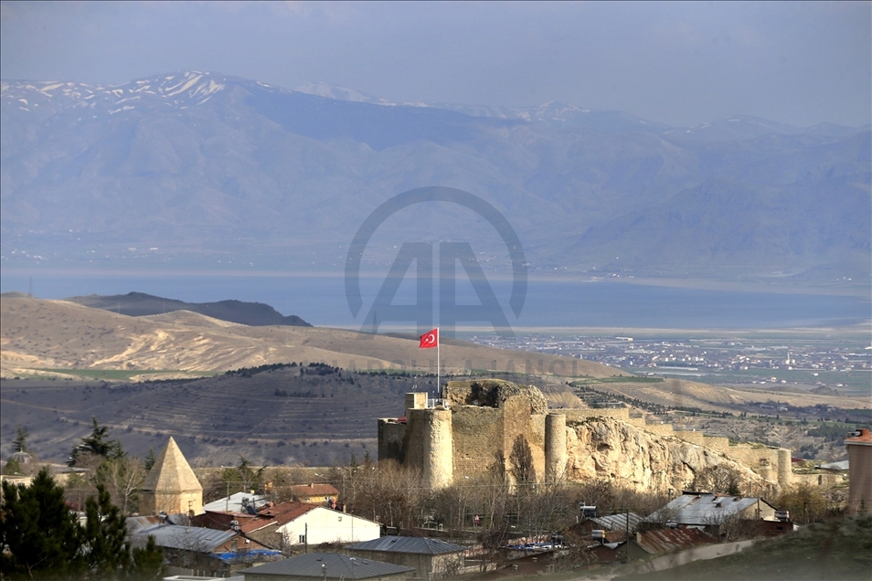 Li Xarpêtê ji ber vîrusa koronayê kuçe û kolan xalî man
