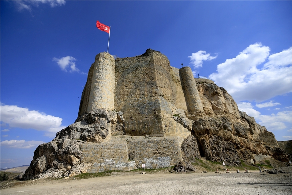 Li Xarpêtê ji ber vîrusa koronayê kuçe û kolan xalî man