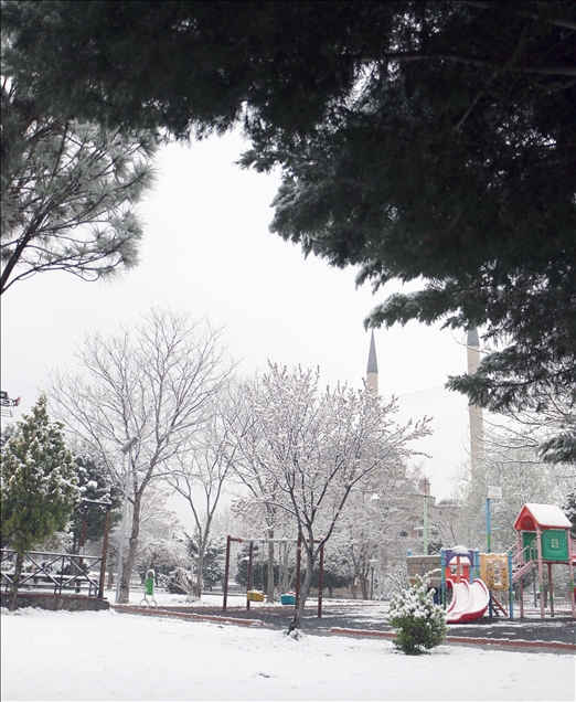 Aksaray'da nisan ayında kar yağışı etkili oluyor