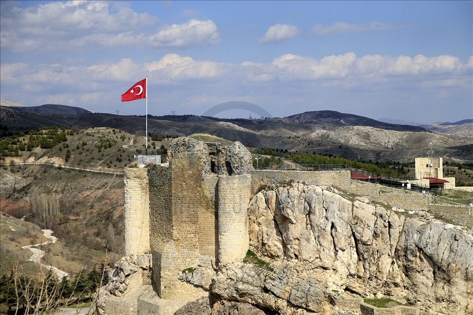 Li Xarpêtê ji ber vîrusa koronayê kuçe û kolan xalî man