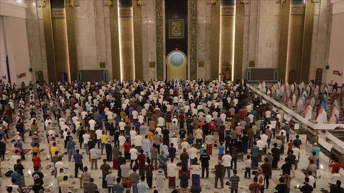 Endonezya'da ilk teravih namazı kılındı