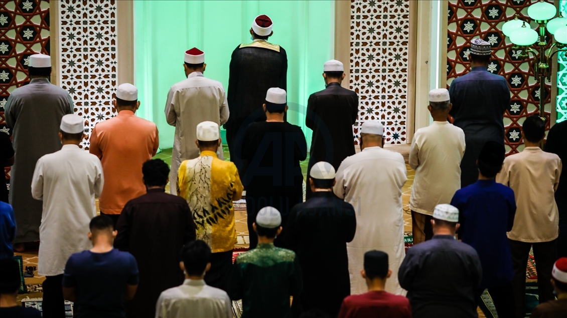 Malezya'da ilk teravih namazı kılındı