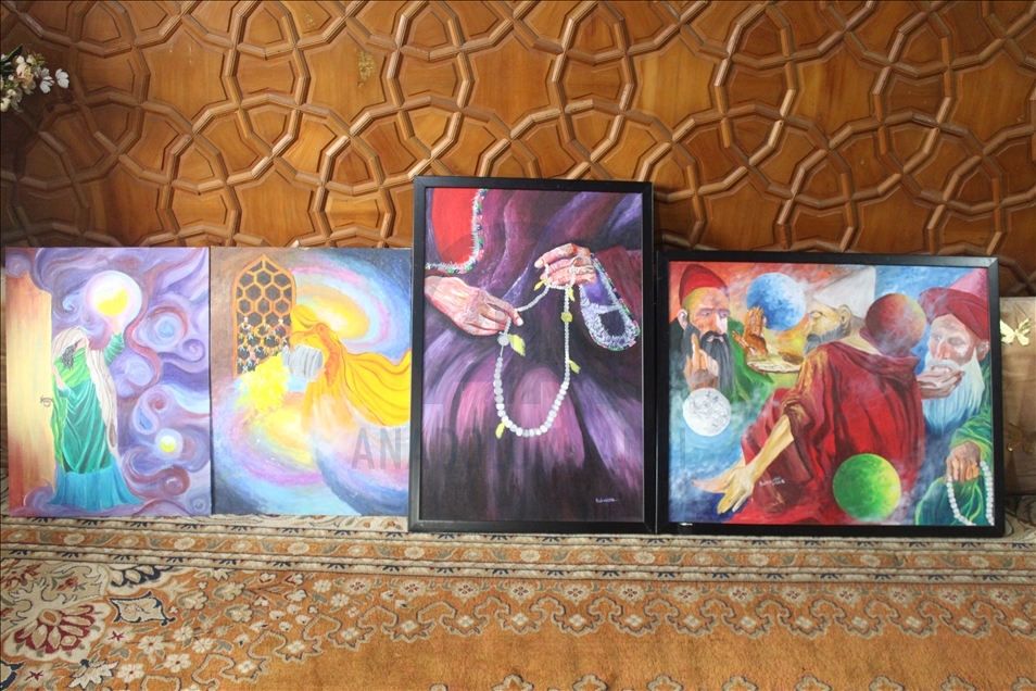 فنانات كشمير يرسمن قضايا بلادهن "بالأبيض والأسود"