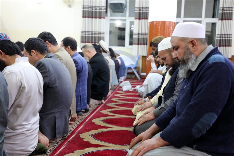 Afganistan'da ilk teravih namazı kılındı